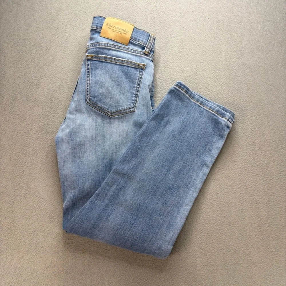 Abercrombie Kids Straight Leg Denim Jeans Regular Fit Size 11/12 Light Blue Wash
